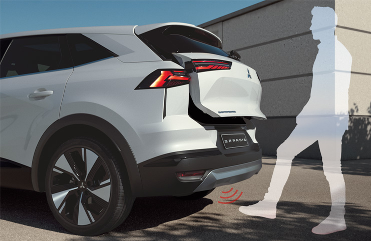 Elektromos csomagtérajtó érintés nélküli nyitással Elektromos csomagtérajtó érintés nélküli nyitással